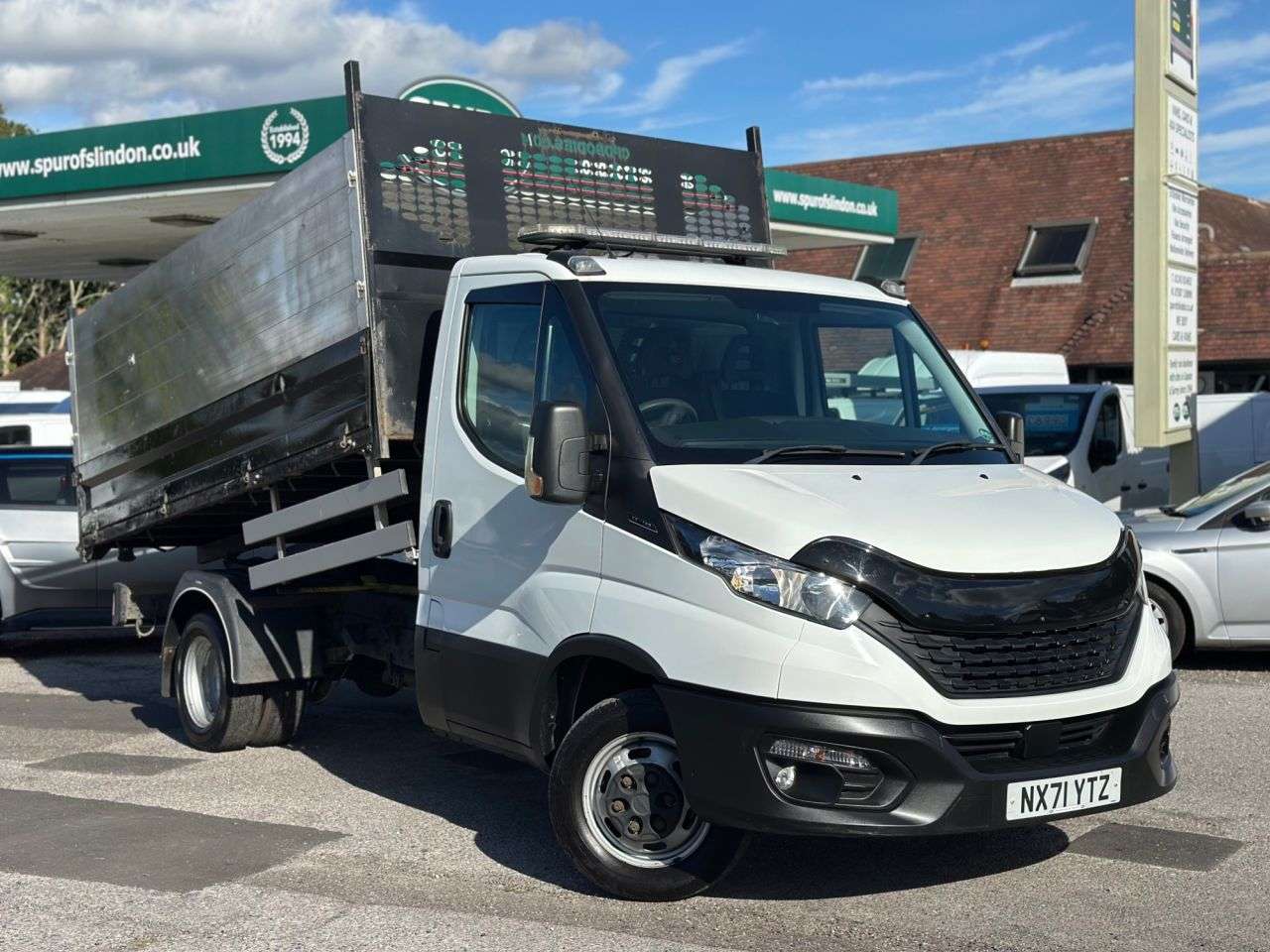 A 2021 IVECO DAILY Tipper 2.3D HPI 14V 35C 3000 4dr Diesel Manual SWB Euro 6 (s/s) (DRW) (136 A 2021 IVECO DAILY Tipper 2.3D HPI 14V 35C 3000 4dr Diesel Manual SWB Euro 6 (s/s) (DRW) (136