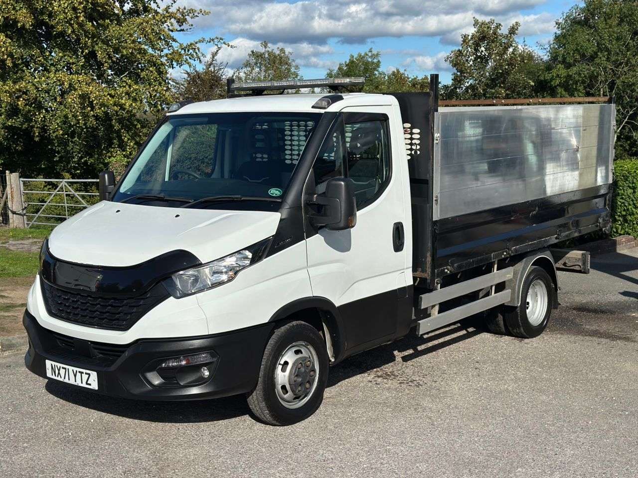 A 2021 IVECO DAILY Tipper 2.3D HPI 14V 35C 3000 4dr Diesel Manual SWB Euro 6 (s/s) (DRW) (136 A 2021 IVECO DAILY Tipper 2.3D HPI 14V 35C 3000 4dr Diesel Manual SWB Euro 6 (s/s) (DRW) (136