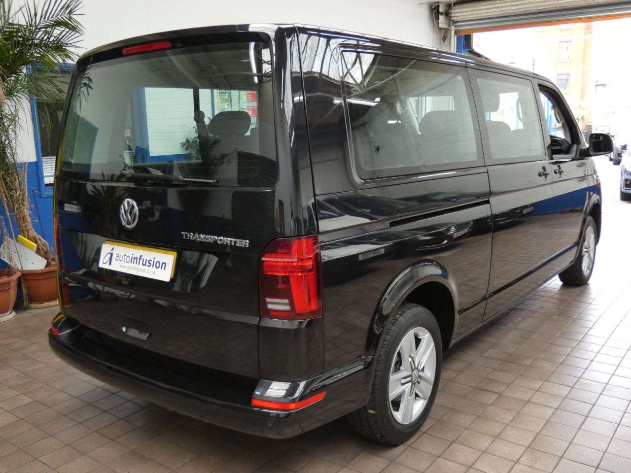 2020 VOLKSWAGEN TRANSPORTER SHUTTLE 2020 VOLKSWAGEN TRANSPORTER SHUTTLE