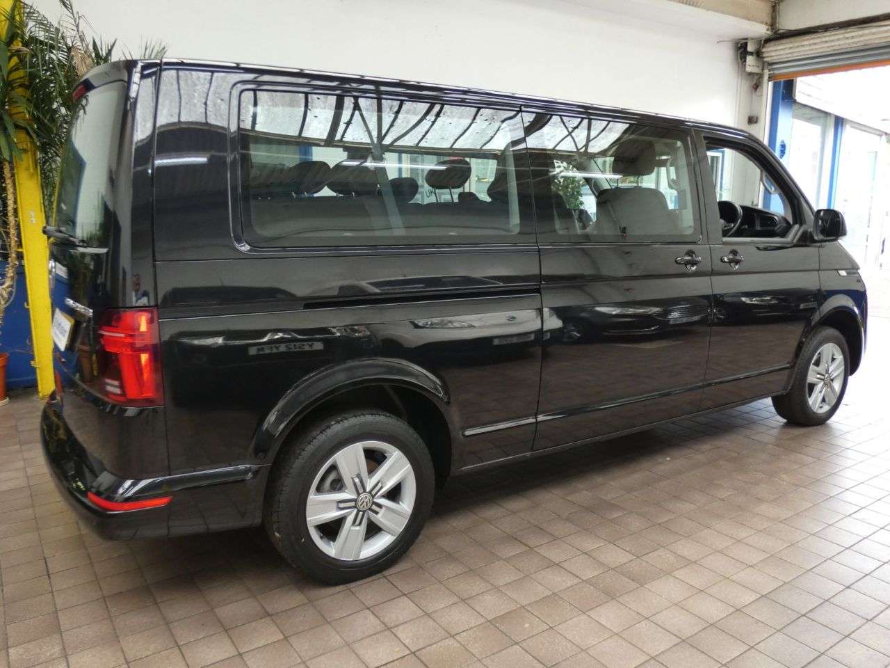 2020 VOLKSWAGEN TRANSPORTER SHUTTLE 2020 VOLKSWAGEN TRANSPORTER SHUTTLE