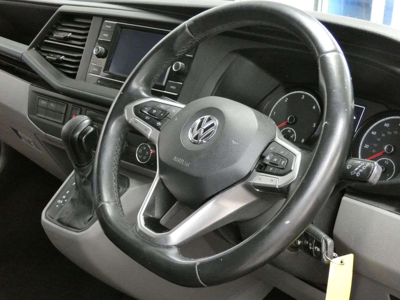 2020 VOLKSWAGEN TRANSPORTER SHUTTLE 2020 VOLKSWAGEN TRANSPORTER SHUTTLE