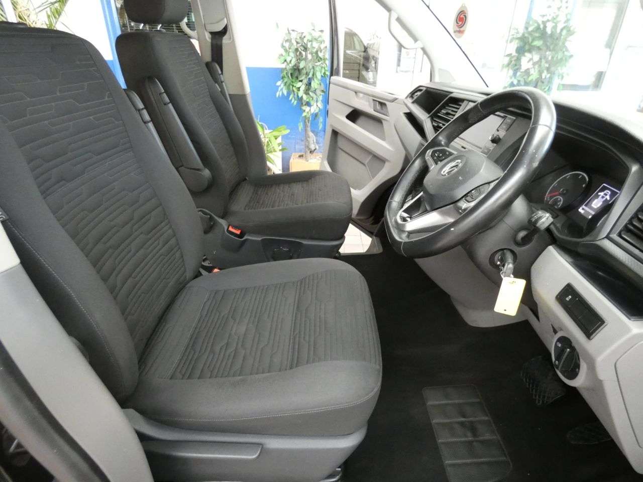 2020 VOLKSWAGEN TRANSPORTER SHUTTLE 2020 VOLKSWAGEN TRANSPORTER SHUTTLE