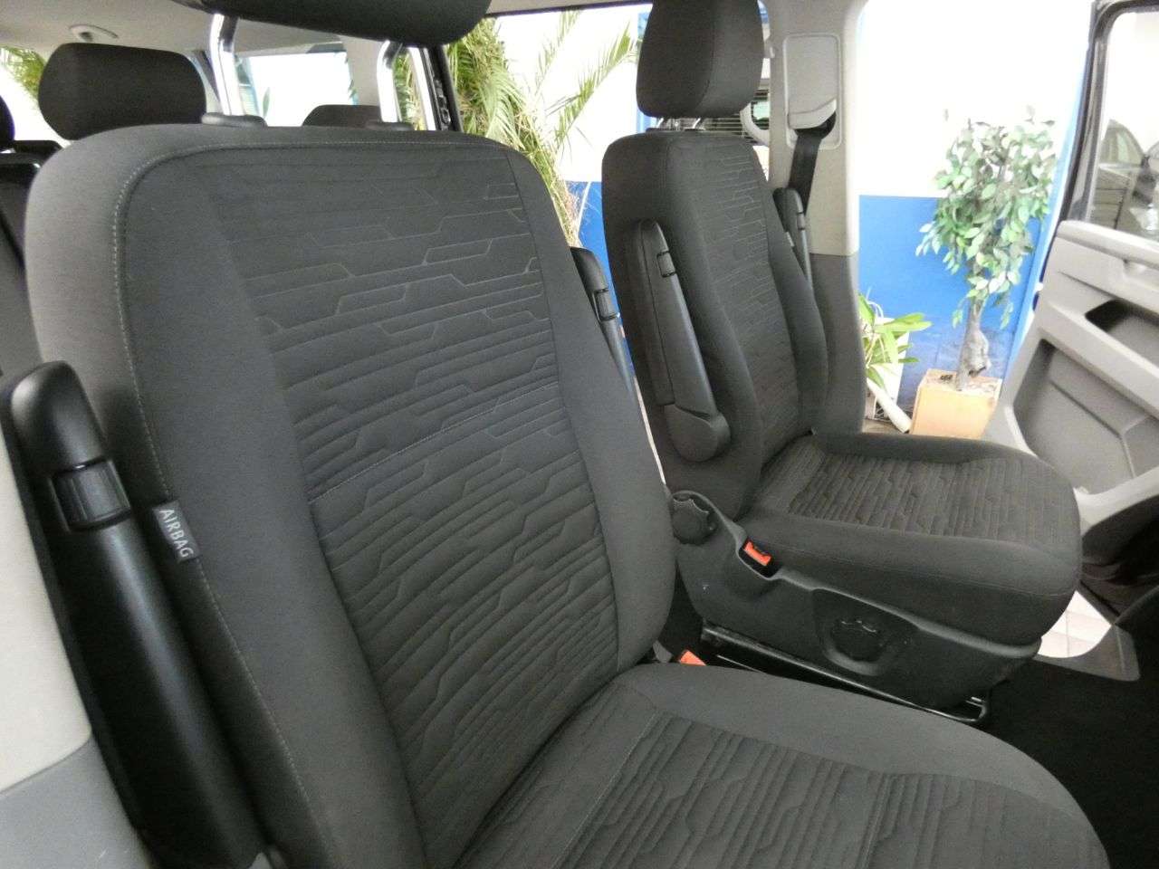 2020 VOLKSWAGEN TRANSPORTER SHUTTLE 2020 VOLKSWAGEN TRANSPORTER SHUTTLE