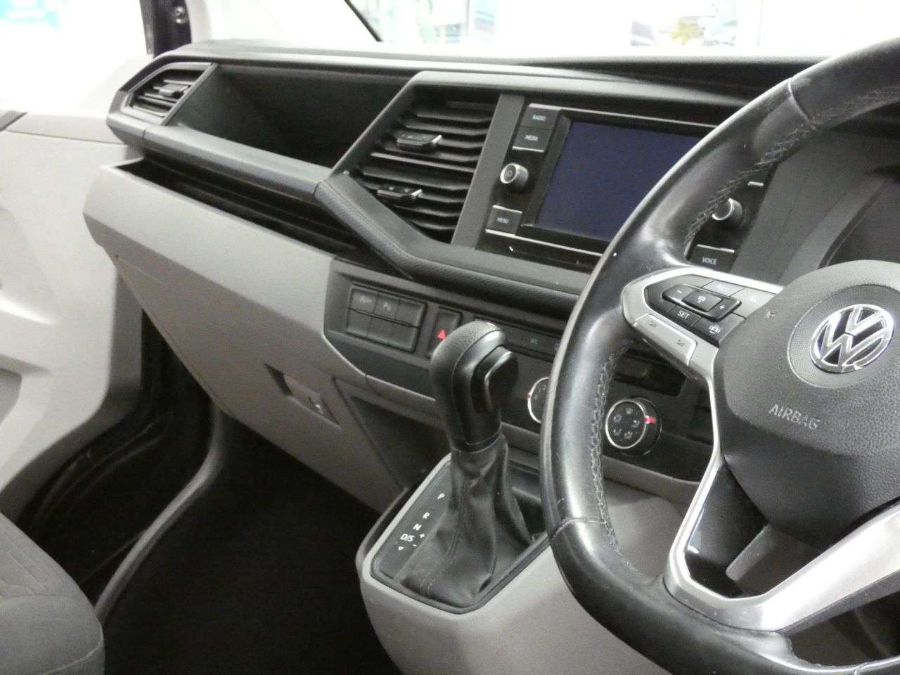 2020 VOLKSWAGEN TRANSPORTER SHUTTLE 2020 VOLKSWAGEN TRANSPORTER SHUTTLE