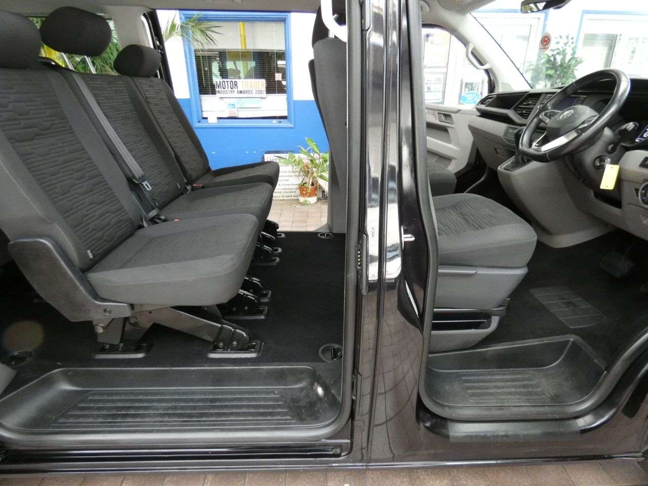 2020 VOLKSWAGEN TRANSPORTER SHUTTLE 2020 VOLKSWAGEN TRANSPORTER SHUTTLE