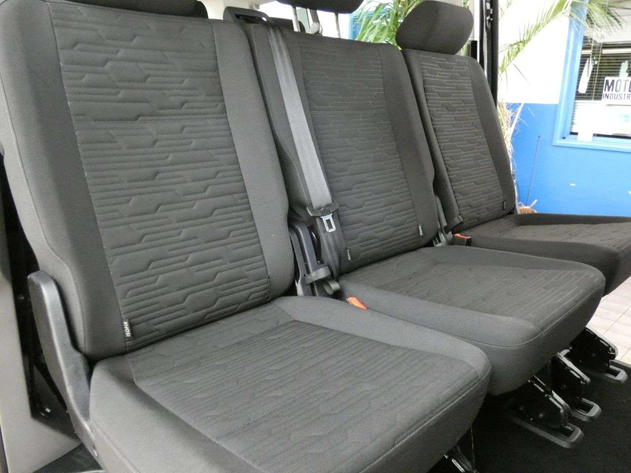 2020 VOLKSWAGEN TRANSPORTER SHUTTLE 2020 VOLKSWAGEN TRANSPORTER SHUTTLE