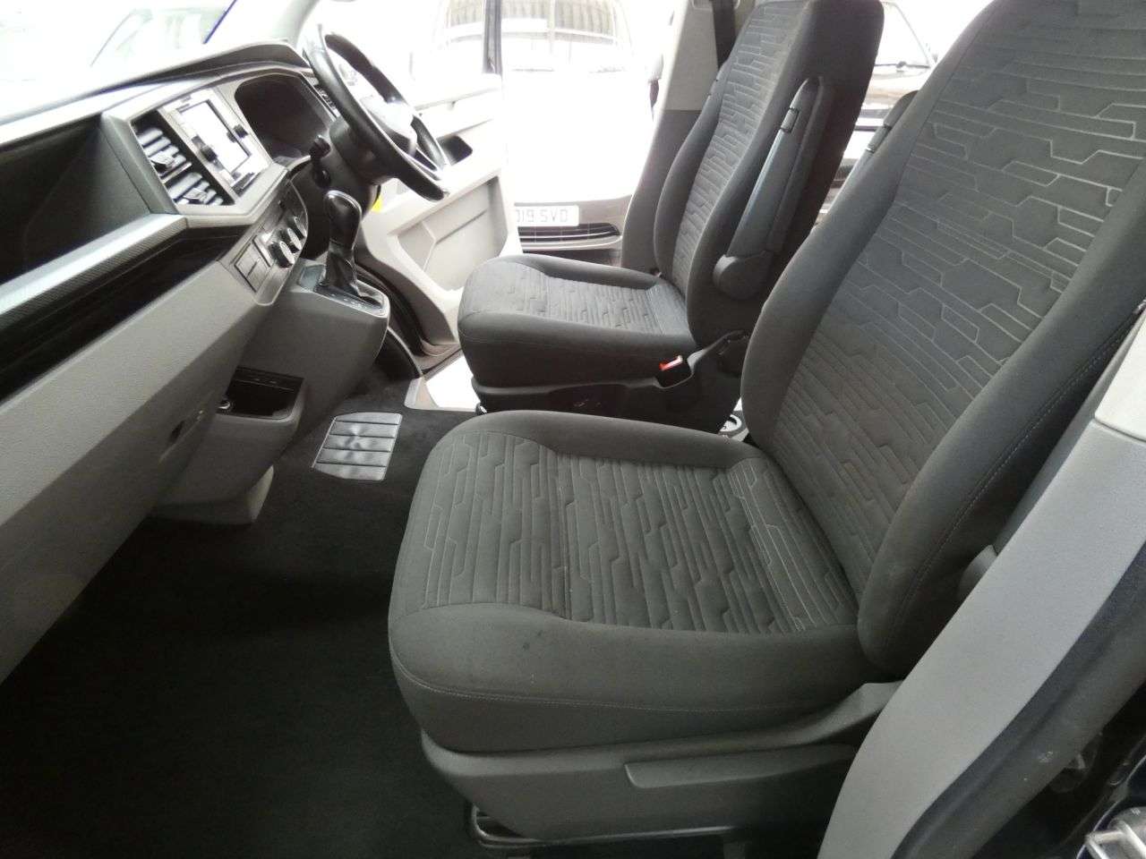 2020 VOLKSWAGEN TRANSPORTER SHUTTLE 2020 VOLKSWAGEN TRANSPORTER SHUTTLE