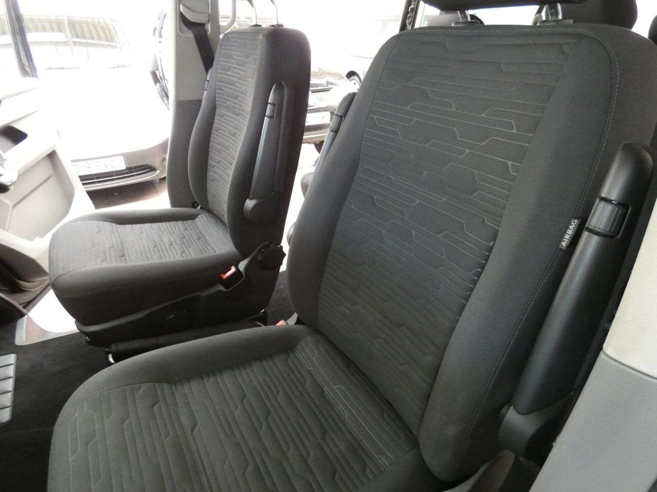 2020 VOLKSWAGEN TRANSPORTER SHUTTLE 2020 VOLKSWAGEN TRANSPORTER SHUTTLE