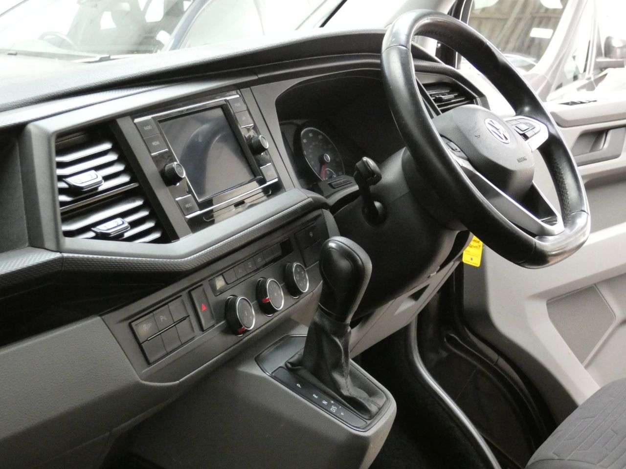 2020 VOLKSWAGEN TRANSPORTER SHUTTLE 2020 VOLKSWAGEN TRANSPORTER SHUTTLE