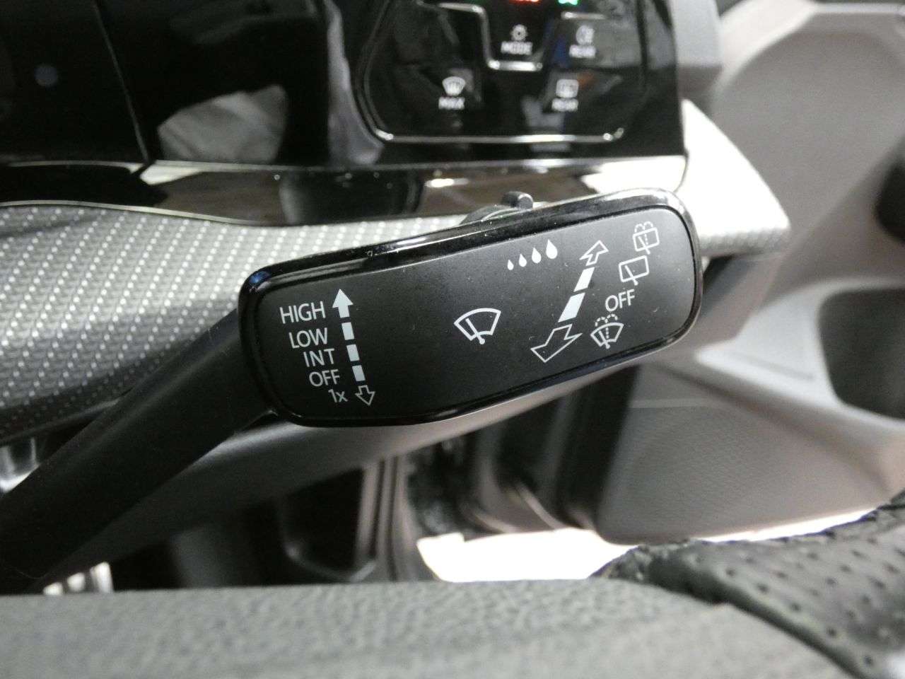 2024 VOLKSWAGEN GOLF 2024 VOLKSWAGEN GOLF