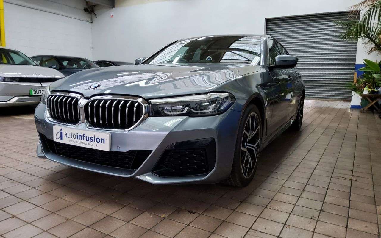 A 2021 BMW 5 SERIES 2.0 520d MHT M Sport Saloon 4dr Diesel Hybrid Steptronic Euro 6 (s/s) (190 A 2021 BMW 5 SERIES 2.0 520d MHT M Sport Saloon 4dr Diesel Hybrid Steptronic Euro 6 (s/s) (190