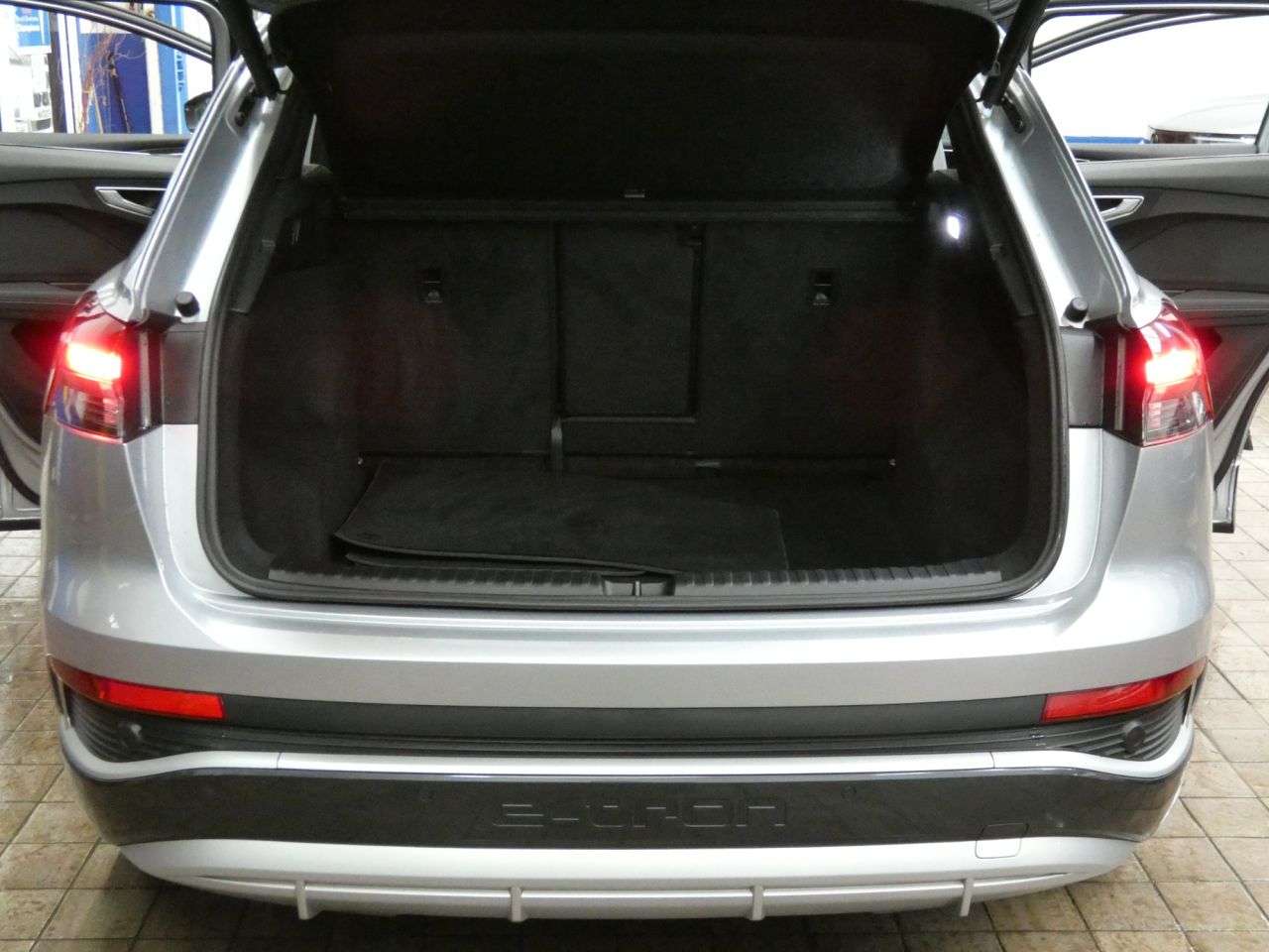 2024 AUDI Q4 E-TRON 2024 AUDI Q4 E-TRON