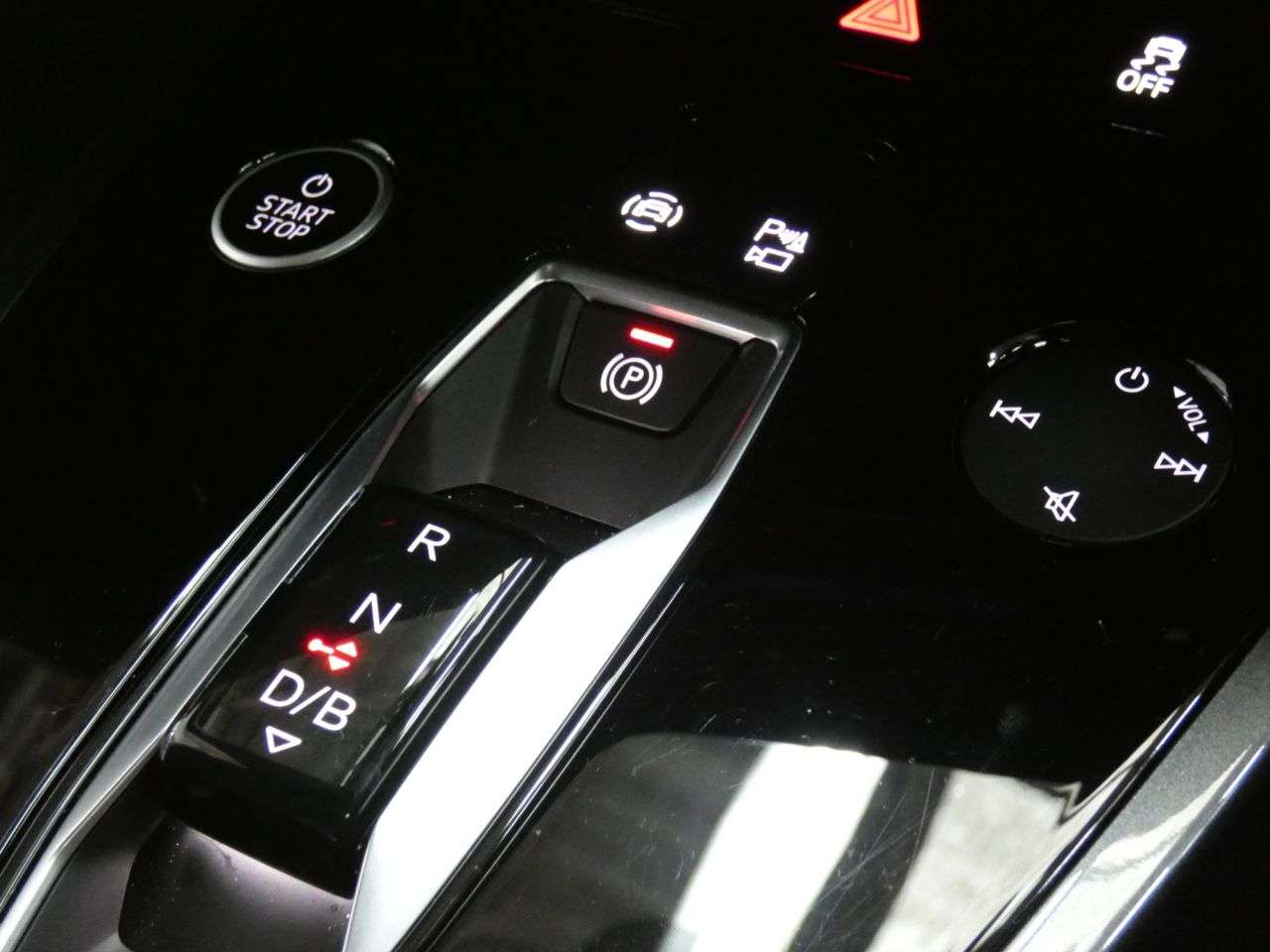 2024 AUDI Q4 E-TRON 2024 AUDI Q4 E-TRON