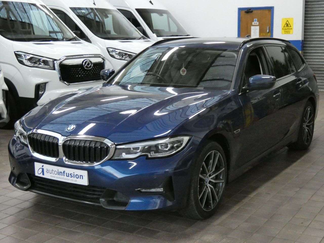 A 2022 BMW 3 SERIES 2.0 330e 12kWh Sport Pro Touring 5dr Petrol Plug-in Hybrid Auto Euro 6 (s/s A 2022 BMW 3 SERIES 2.0 330e 12kWh Sport Pro Touring 5dr Petrol Plug-in Hybrid Auto Euro 6 (s/s