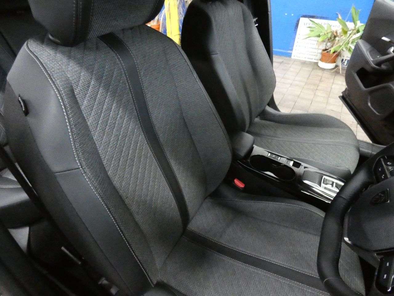 2024 PEUGEOT 2008 2024 PEUGEOT 2008