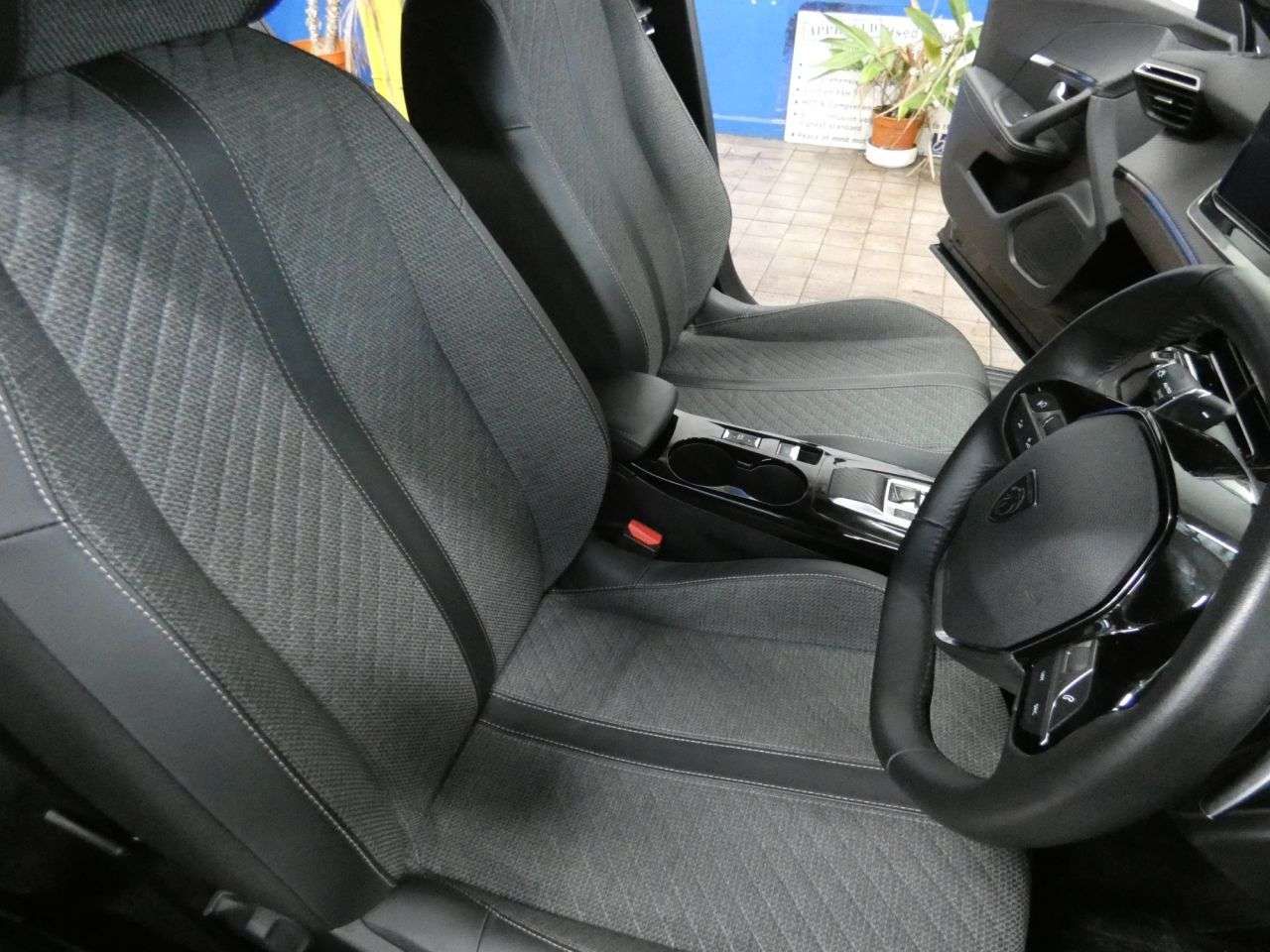 2024 PEUGEOT 2008 2024 PEUGEOT 2008