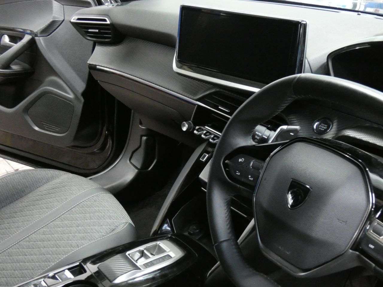 2024 PEUGEOT 2008 2024 PEUGEOT 2008