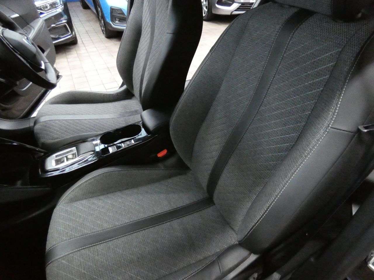 2024 PEUGEOT 2008 2024 PEUGEOT 2008