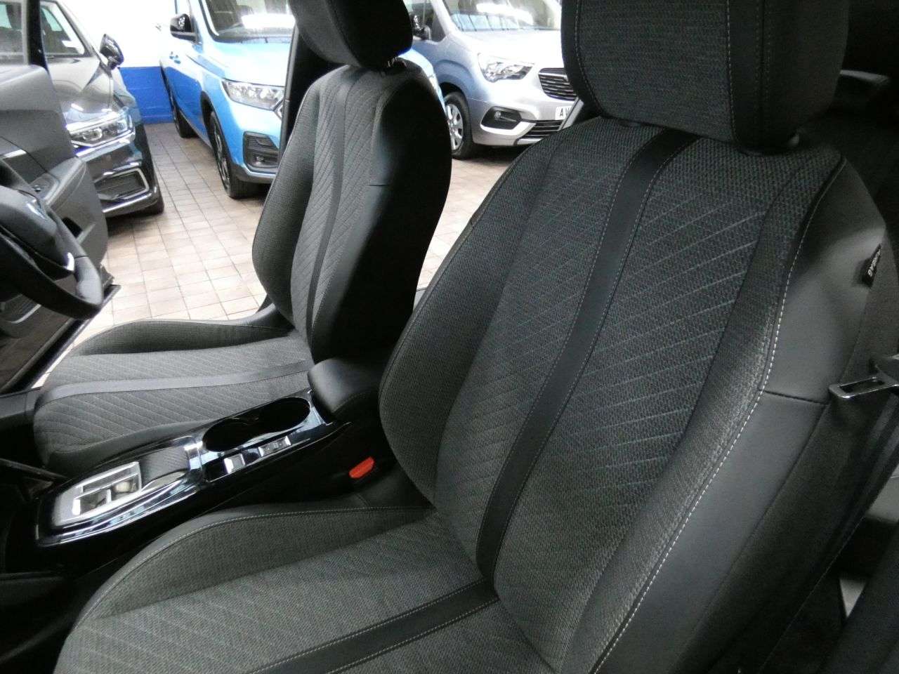 2024 PEUGEOT 2008 2024 PEUGEOT 2008