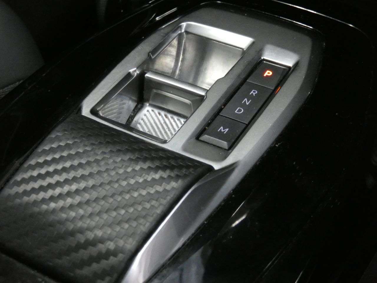 2024 PEUGEOT 2008 2024 PEUGEOT 2008