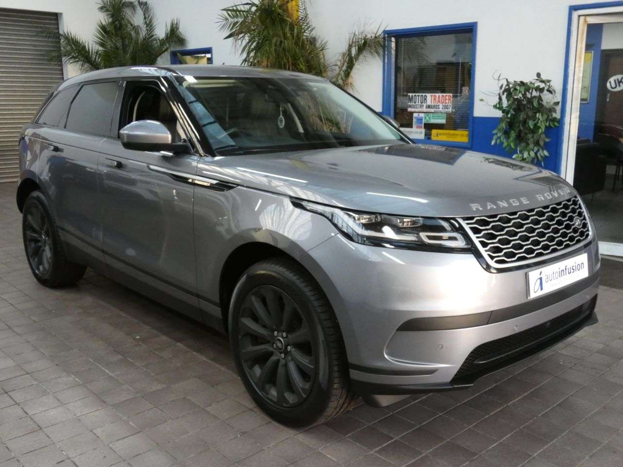 A 2022 LAND ROVER RANGE ROVER VELAR 2.0 P400e 17.1kWh SE SUV 5dr Petrol Plug-in Hybrid Auto 4WD Euro 6 (s/s) (4 A 2022 LAND ROVER RANGE ROVER VELAR 2.0 P400e 17.1kWh SE SUV 5dr Petrol Plug-in Hybrid Auto 4WD Euro 6 (s/s) (4