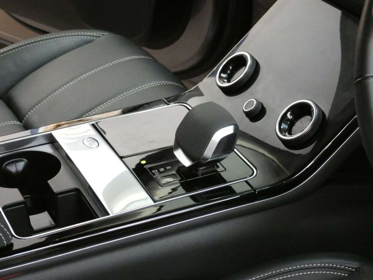 2022 LAND ROVER RANGE ROVER VELAR 2022 LAND ROVER RANGE ROVER VELAR