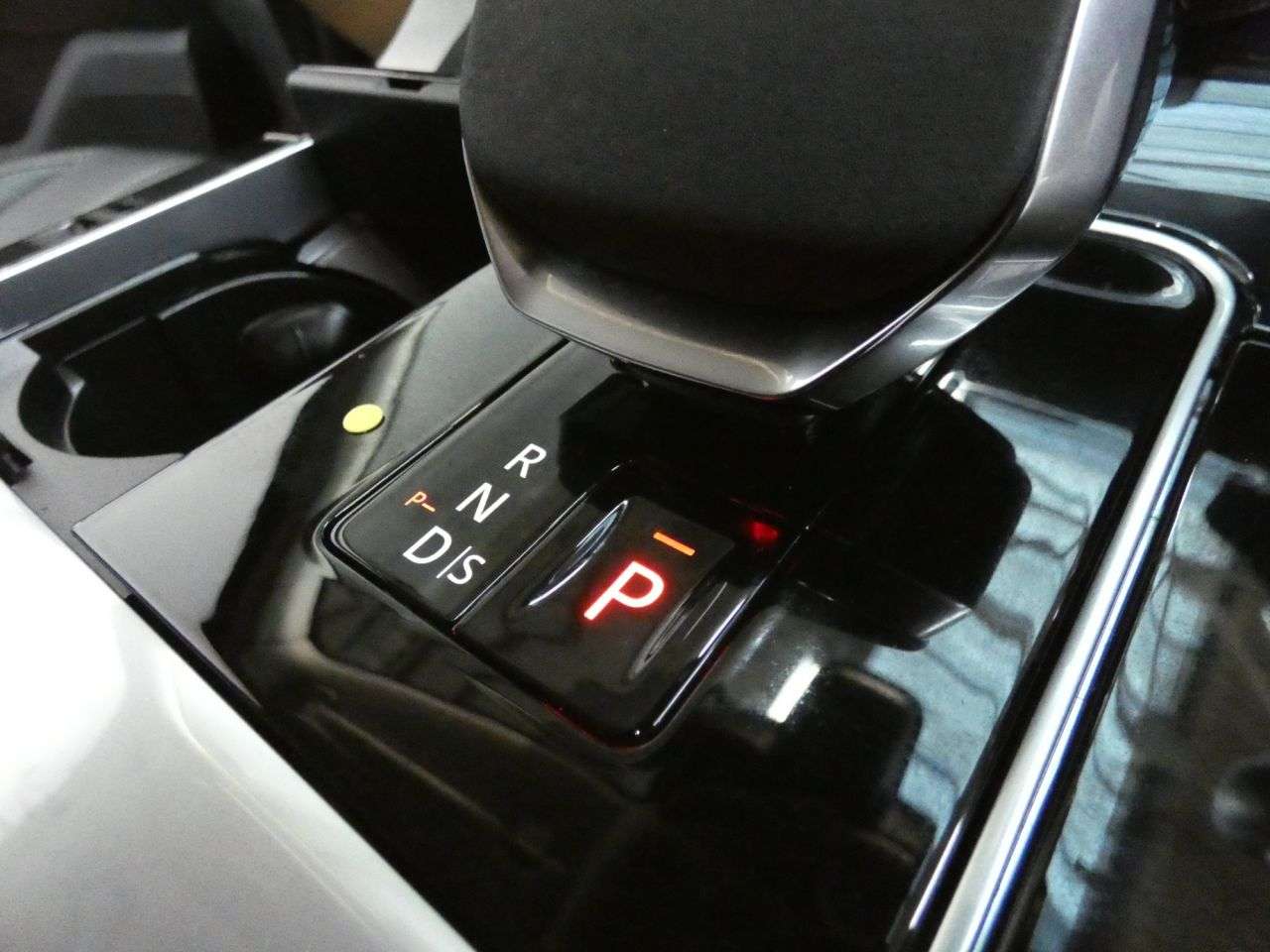 2022 LAND ROVER RANGE ROVER VELAR 2022 LAND ROVER RANGE ROVER VELAR