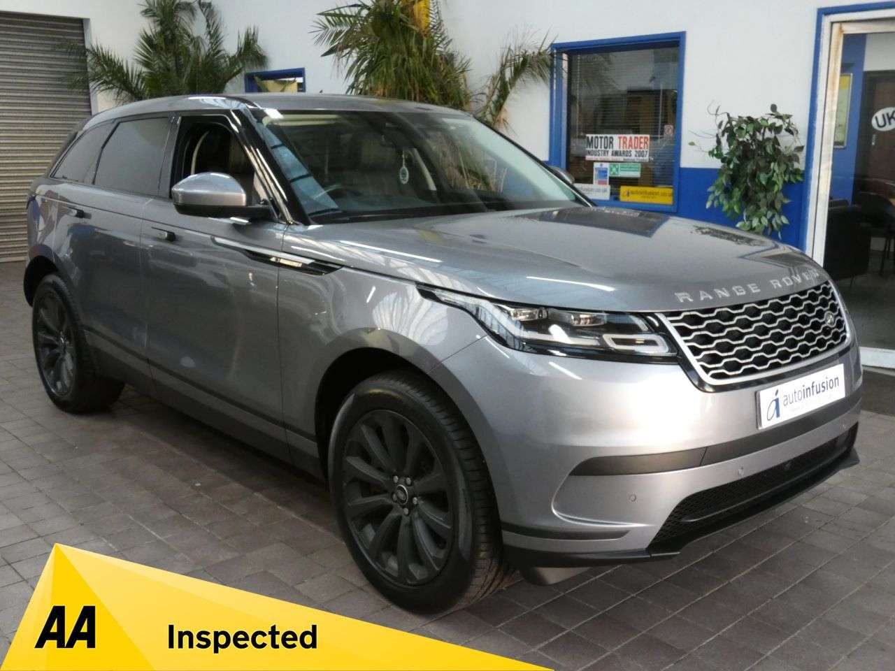 A 2022 LAND ROVER RANGE ROVER VELAR 2.0 P400e 17.1kWh SE SUV 5dr Petrol Plug-in Hybrid Auto 4WD Euro 6 (s/s) (4 A 2022 LAND ROVER RANGE ROVER VELAR 2.0 P400e 17.1kWh SE SUV 5dr Petrol Plug-in Hybrid Auto 4WD Euro 6 (s/s) (4
