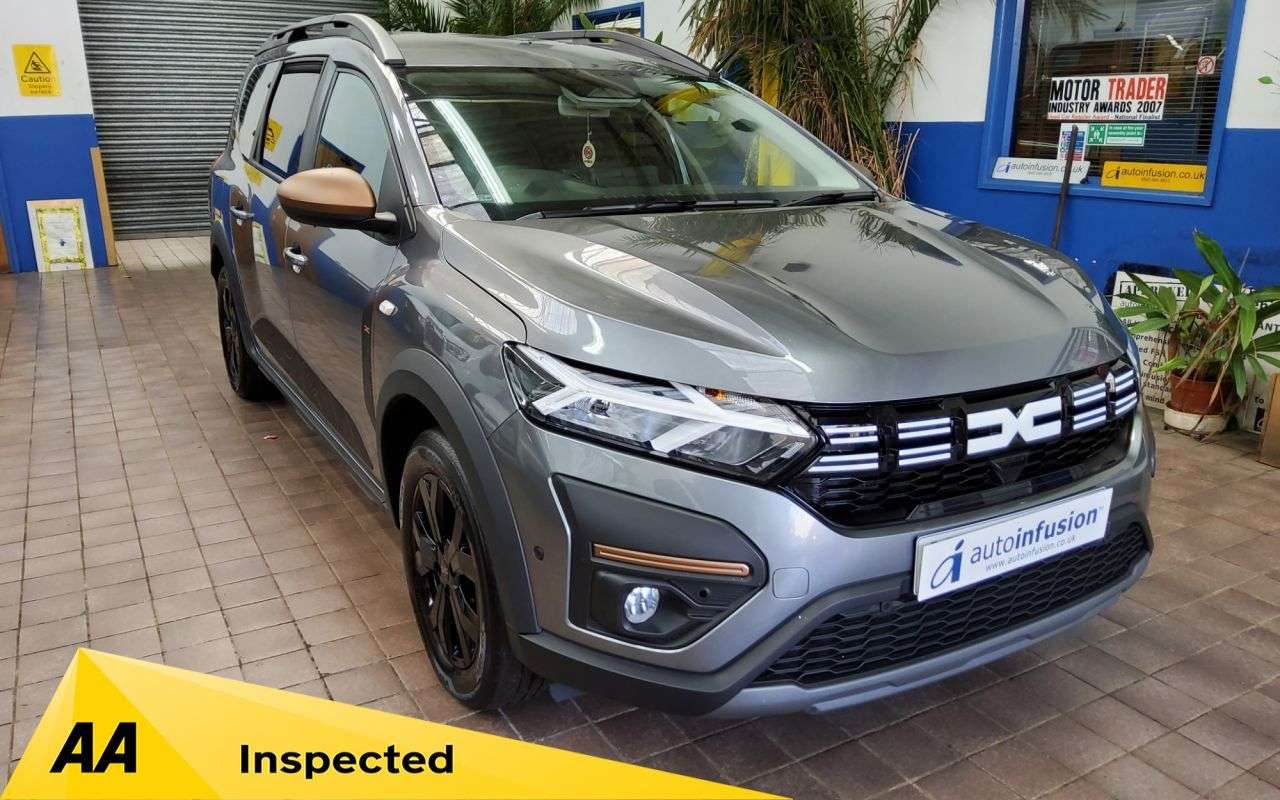 A 2025 DACIA JOGGER 1.6 Hybrid EXTREME MPV 5dr Petrol Hybrid Auto Euro 6 (s/s) (140 ps) GENUINE A 2025 DACIA JOGGER 1.6 Hybrid EXTREME MPV 5dr Petrol Hybrid Auto Euro 6 (s/s) (140 ps) GENUINE