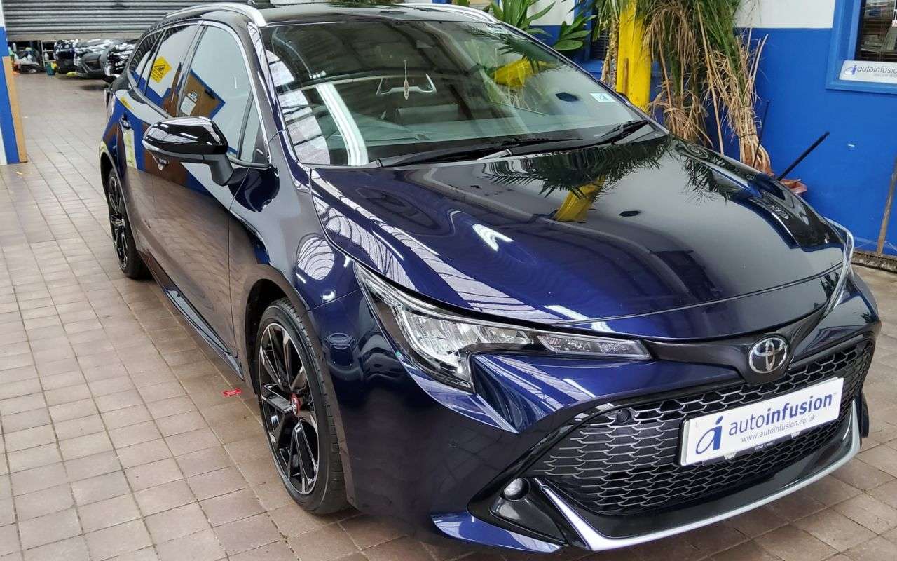 A 2022 TOYOTA COROLLA 2.0 VVT-h GPF GR SPORT Touring Sports 5dr Petrol Hybrid CVT Euro 6 (s/s) (1 A 2022 TOYOTA COROLLA 2.0 VVT-h GPF GR SPORT Touring Sports 5dr Petrol Hybrid CVT Euro 6 (s/s) (1