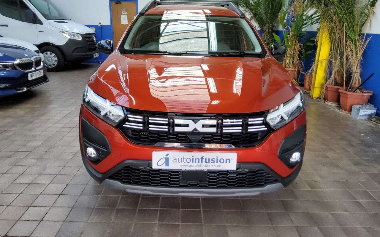 A 2023 DACIA JOGGER 1.0 TCe Extreme SE MPV 5dr Petrol Manual Euro 6 (s/s) (110 ps) 1 OWNER SERV A 2023 DACIA JOGGER 1.0 TCe Extreme SE MPV 5dr Petrol Manual Euro 6 (s/s) (110 ps) 1 OWNER SERV