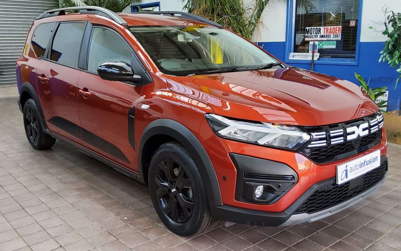 A 2023 DACIA JOGGER 1.0 TCe Extreme SE MPV 5dr Petrol Manual Euro 6 (s/s) (110 ps) 1 OWNER SERV A 2023 DACIA JOGGER 1.0 TCe Extreme SE MPV 5dr Petrol Manual Euro 6 (s/s) (110 ps) 1 OWNER SERV