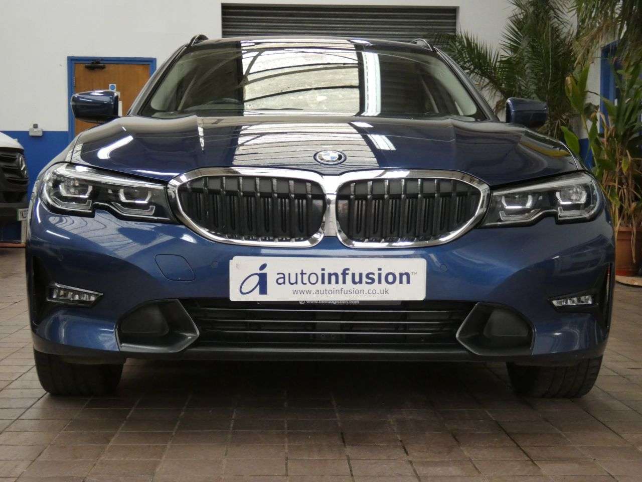 A 2022 BMW 3 SERIES 2.0 330e 12kWh Sport Pro Touring 5dr Petrol Plug-in Hybrid Auto xDrive Euro A 2022 BMW 3 SERIES 2.0 330e 12kWh Sport Pro Touring 5dr Petrol Plug-in Hybrid Auto xDrive Euro