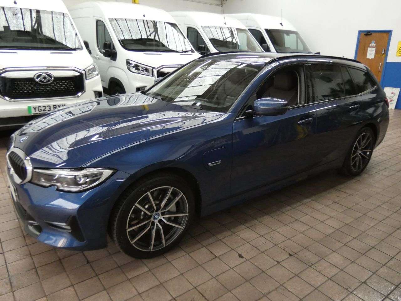 A 2022 BMW 3 SERIES 2.0 330e 12kWh Sport Pro Touring 5dr Petrol Plug-in Hybrid Auto xDrive Euro A 2022 BMW 3 SERIES 2.0 330e 12kWh Sport Pro Touring 5dr Petrol Plug-in Hybrid Auto xDrive Euro
