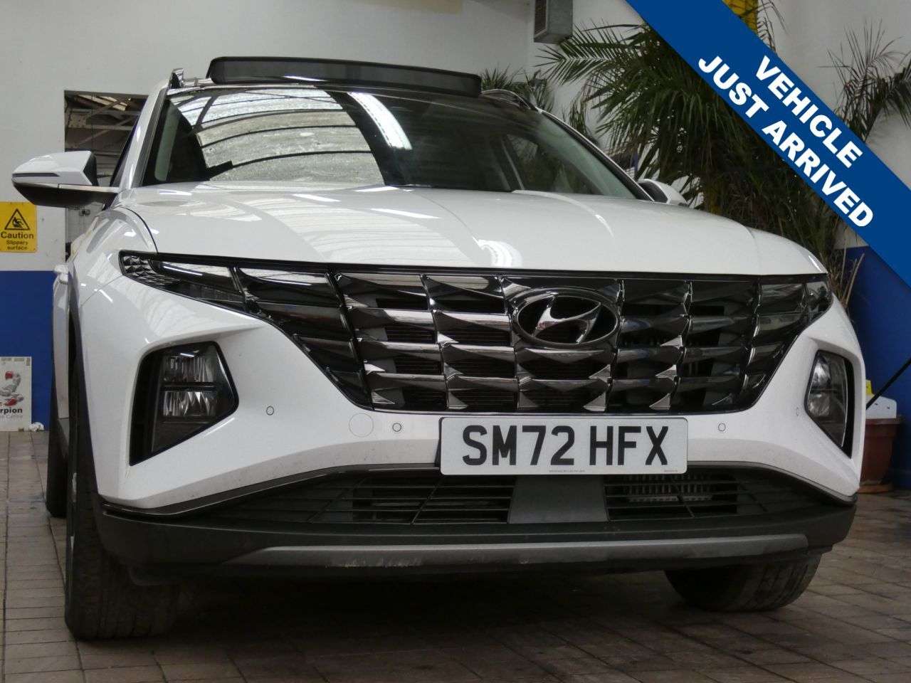 A 2022 HYUNDAI TUCSON 1.6 h T-GDi Ultimate SUV 5dr Petrol Hybrid Auto Euro 6 (s/s) (230 ps) TOP O A 2022 HYUNDAI TUCSON 1.6 h T-GDi Ultimate SUV 5dr Petrol Hybrid Auto Euro 6 (s/s) (230 ps) TOP O