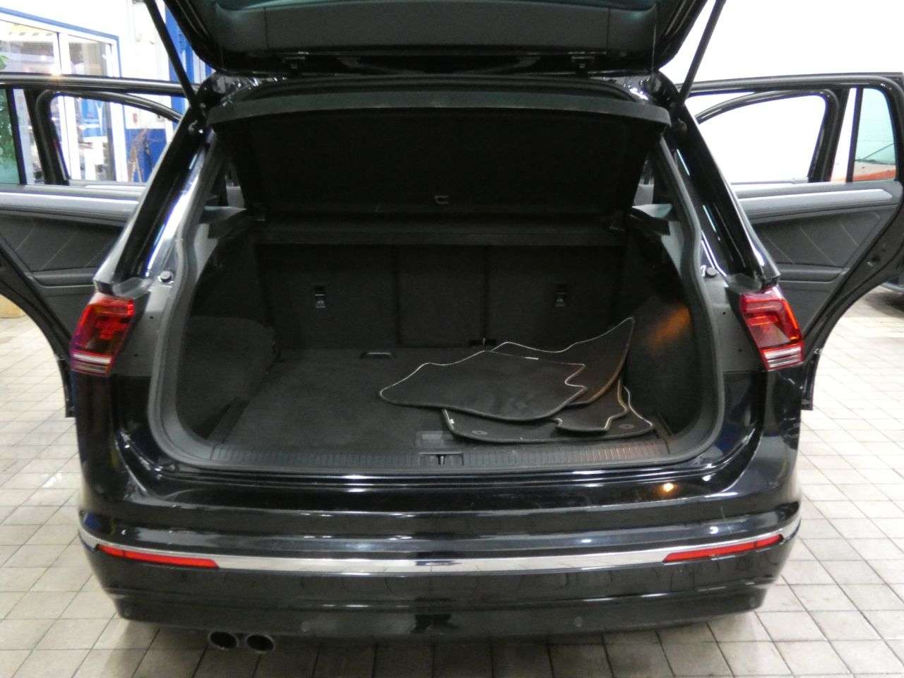 2018 VOLKSWAGEN TIGUAN 2018 VOLKSWAGEN TIGUAN