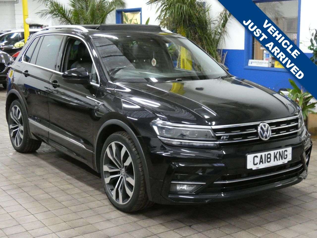 A 2018 VOLKSWAGEN TIGUAN 2.0 TSI R-Line SUV 5dr Petrol DSG 4Motion Euro 6 (s/s) (180 ps) SERVICE HIS A 2018 VOLKSWAGEN TIGUAN 2.0 TSI R-Line SUV 5dr Petrol DSG 4Motion Euro 6 (s/s) (180 ps) SERVICE HIS