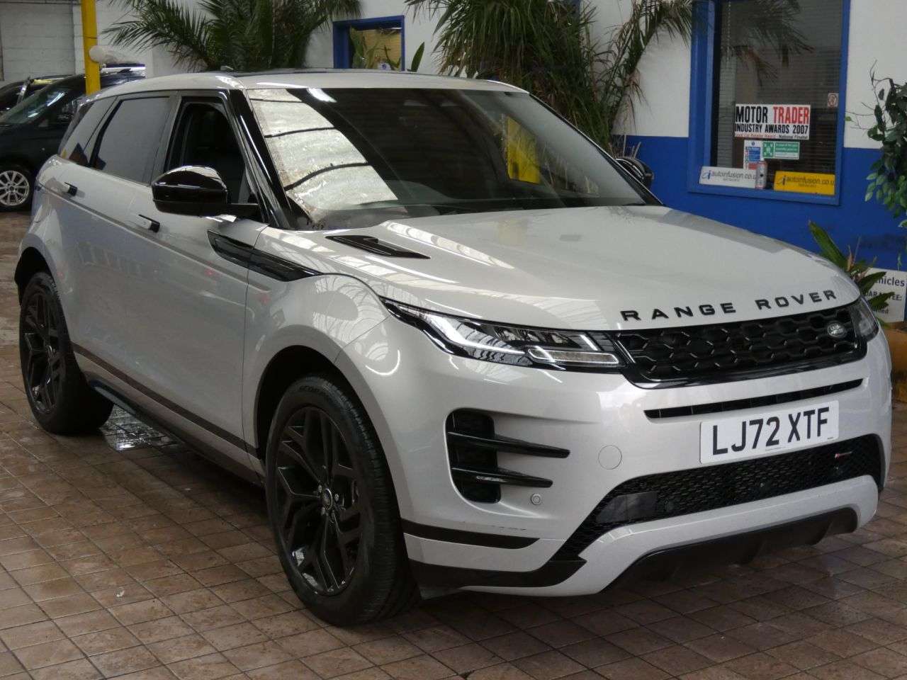 A 2022 LAND ROVER RANGE ROVER EVOQUE 1.5 P300e 12.2kWh Edition SUV 5dr Petrol Plug-in Hybrid Auto 4WD Euro 6 (s/ A 2022 LAND ROVER RANGE ROVER EVOQUE 1.5 P300e 12.2kWh Edition SUV 5dr Petrol Plug-in Hybrid Auto 4WD Euro 6 (s/
