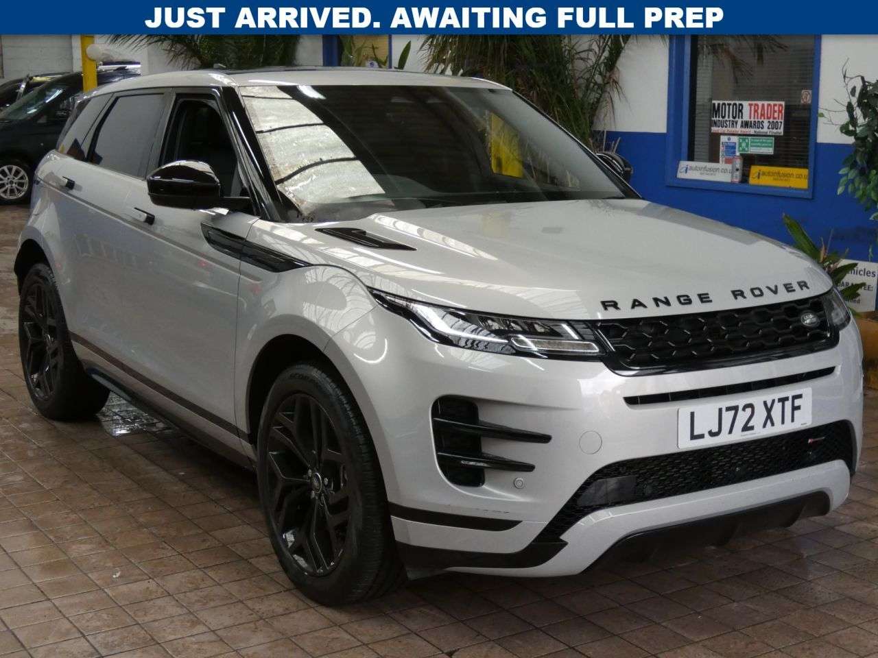 A 2022 LAND ROVER RANGE ROVER EVOQUE 1.5 P300e 12.2kWh Edition SUV 5dr Petrol Plug-in Hybrid Auto 4WD Euro 6 (s/ A 2022 LAND ROVER RANGE ROVER EVOQUE 1.5 P300e 12.2kWh Edition SUV 5dr Petrol Plug-in Hybrid Auto 4WD Euro 6 (s/