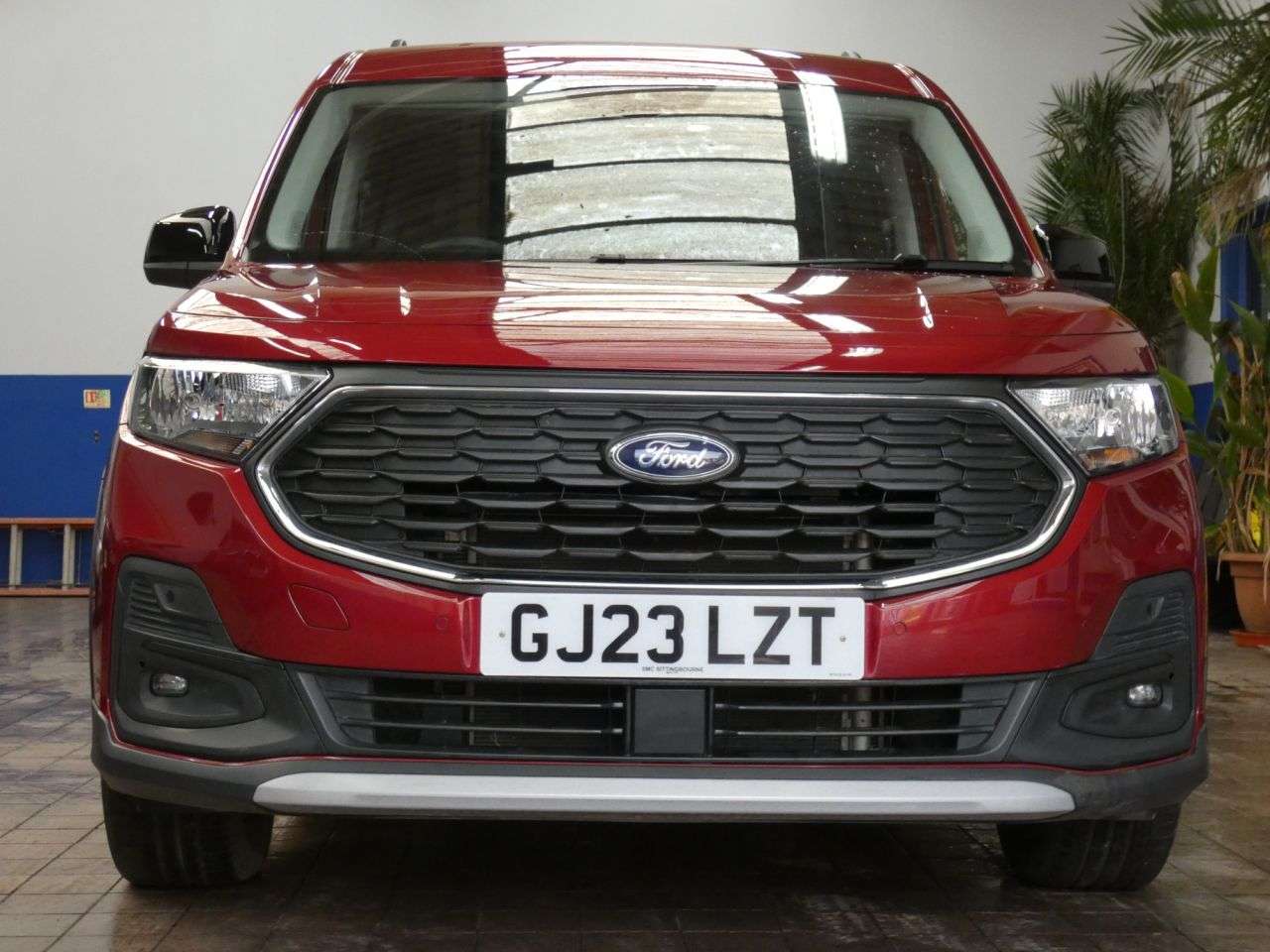 A 2023 FORD GRAND TOURNEO CONNECT 2.0 EcoBlue Active MPV 5dr Diesel DCT Euro 6 (s/s) (122 ps) GENUINE LOW MIL A 2023 FORD GRAND TOURNEO CONNECT 2.0 EcoBlue Active MPV 5dr Diesel DCT Euro 6 (s/s) (122 ps) GENUINE LOW MIL