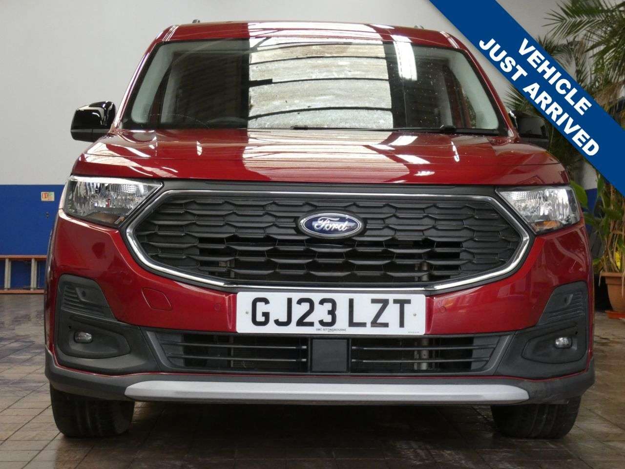 A 2023 FORD GRAND TOURNEO CONNECT 2.0 EcoBlue Active MPV 5dr Diesel DCT Euro 6 (s/s) (122 ps) GENUINE LOW MIL A 2023 FORD GRAND TOURNEO CONNECT 2.0 EcoBlue Active MPV 5dr Diesel DCT Euro 6 (s/s) (122 ps) GENUINE LOW MIL