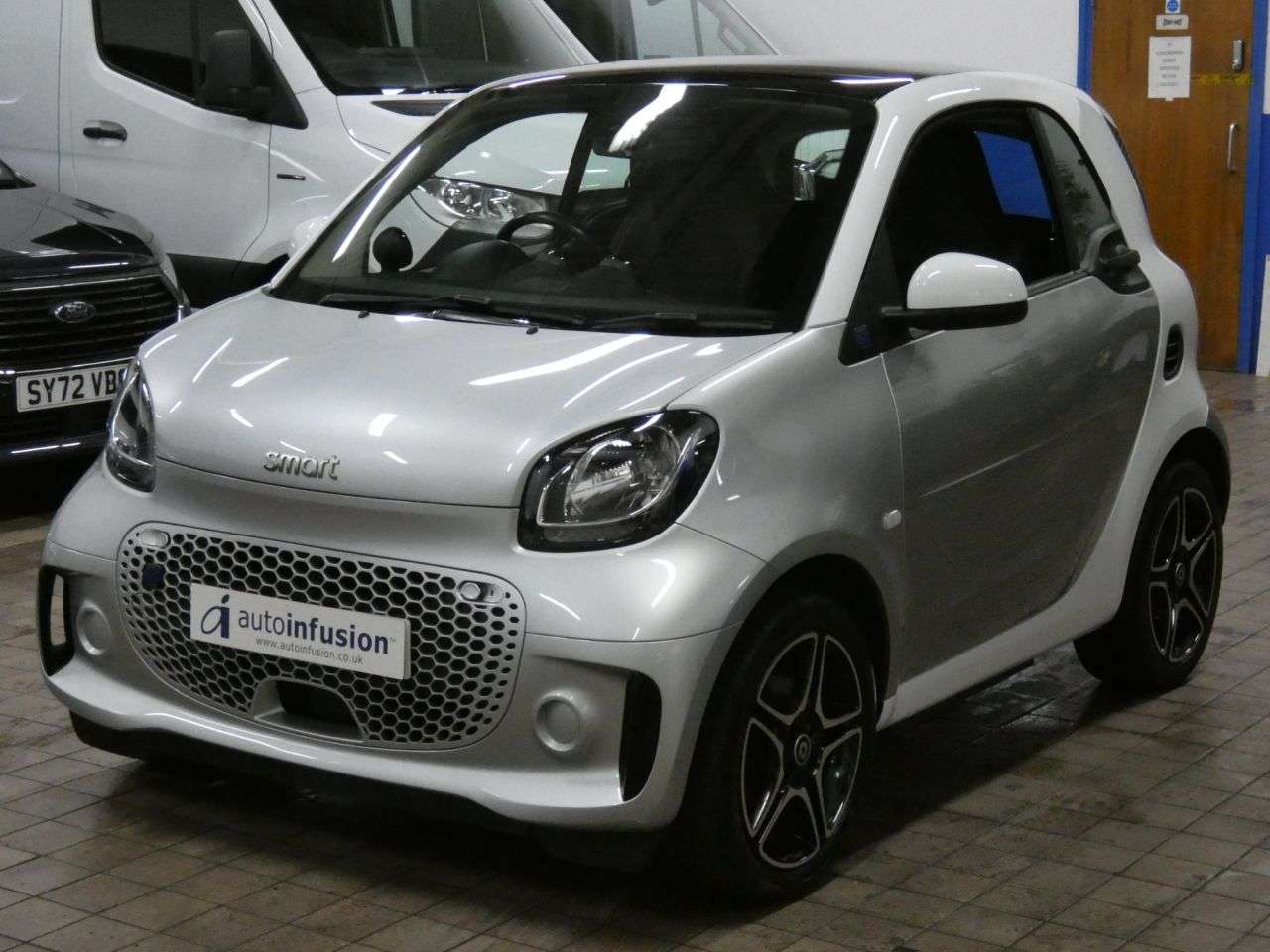A 2021 SMART FORTWO 17.6kWh Premium Coupe 2dr Electric Auto (22kW Charger) (82 ps) GENUINE LOW A 2021 SMART FORTWO 17.6kWh Premium Coupe 2dr Electric Auto (22kW Charger) (82 ps) GENUINE LOW