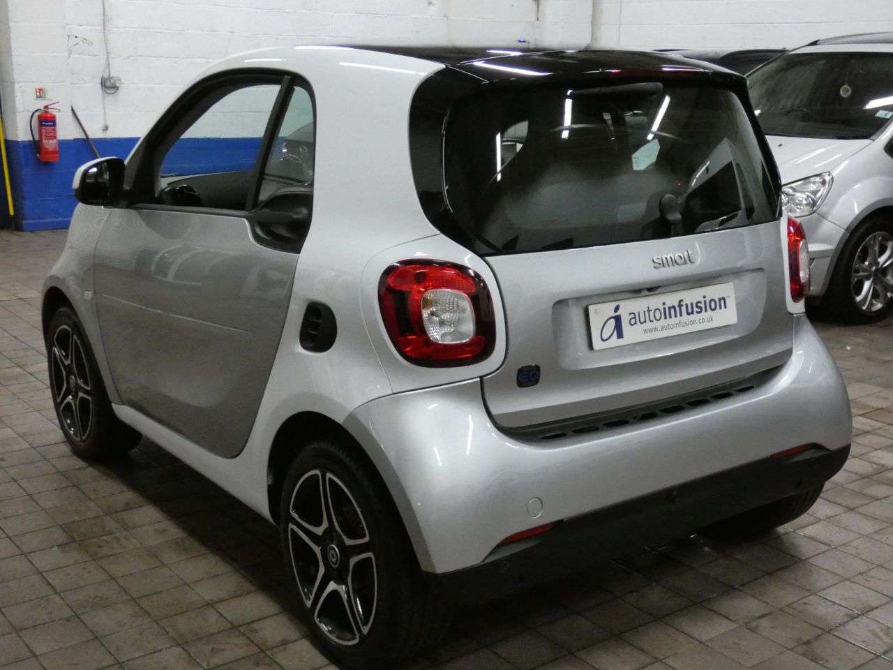 A 2021 SMART FORTWO 17.6kWh Premium Coupe 2dr Electric Auto (22kW Charger) (82 ps) GENUINE LOW A 2021 SMART FORTWO 17.6kWh Premium Coupe 2dr Electric Auto (22kW Charger) (82 ps) GENUINE LOW