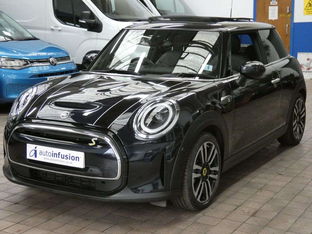 A 2022 MINI ELECTRIC HATCH Cooper SE 32.6kWh Level 3 Hatchback 3dr Electric Auto (184 ps) LOW MILES 1 A 2022 MINI ELECTRIC HATCH Cooper SE 32.6kWh Level 3 Hatchback 3dr Electric Auto (184 ps) LOW MILES 1