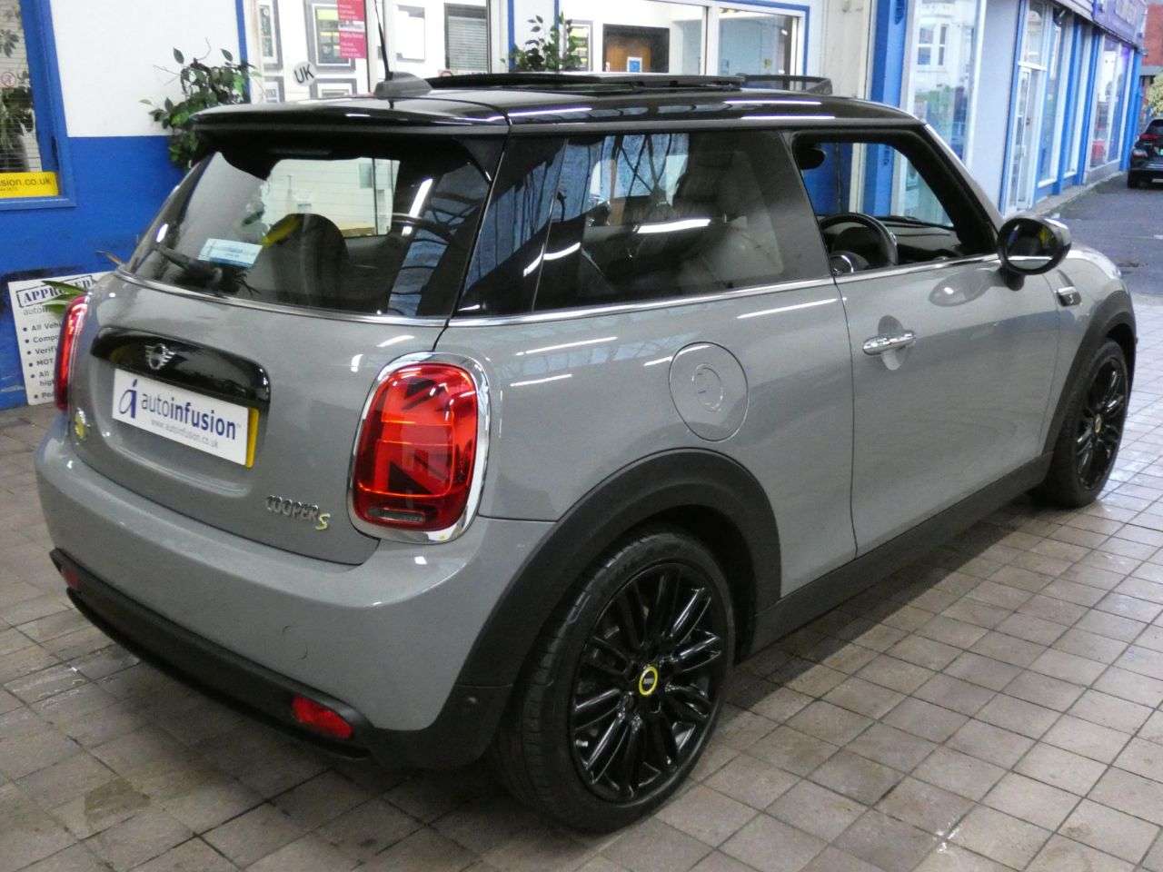 2021 MINI ELECTRIC HATCH 2021 MINI ELECTRIC HATCH