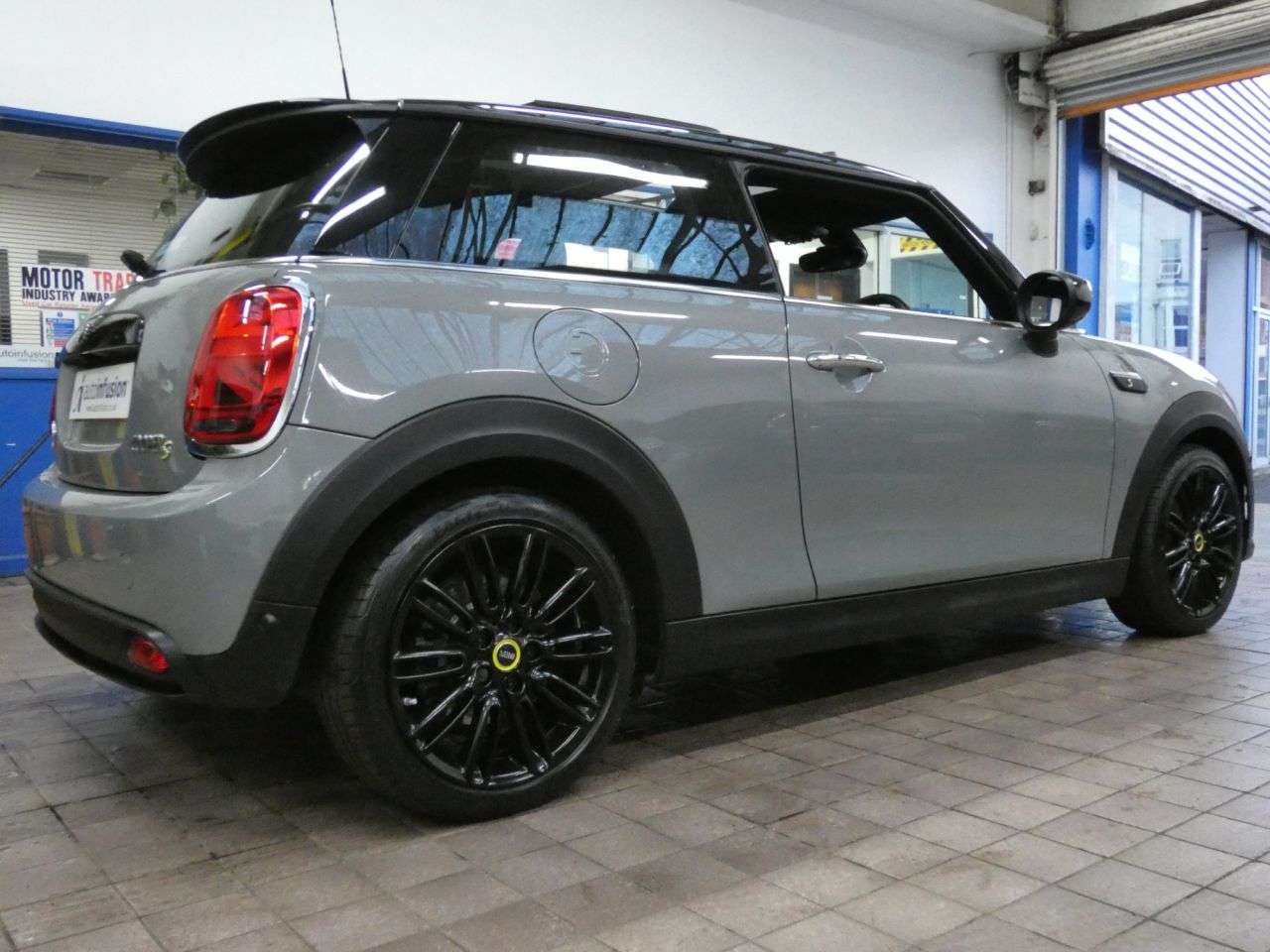 2021 MINI ELECTRIC HATCH 2021 MINI ELECTRIC HATCH