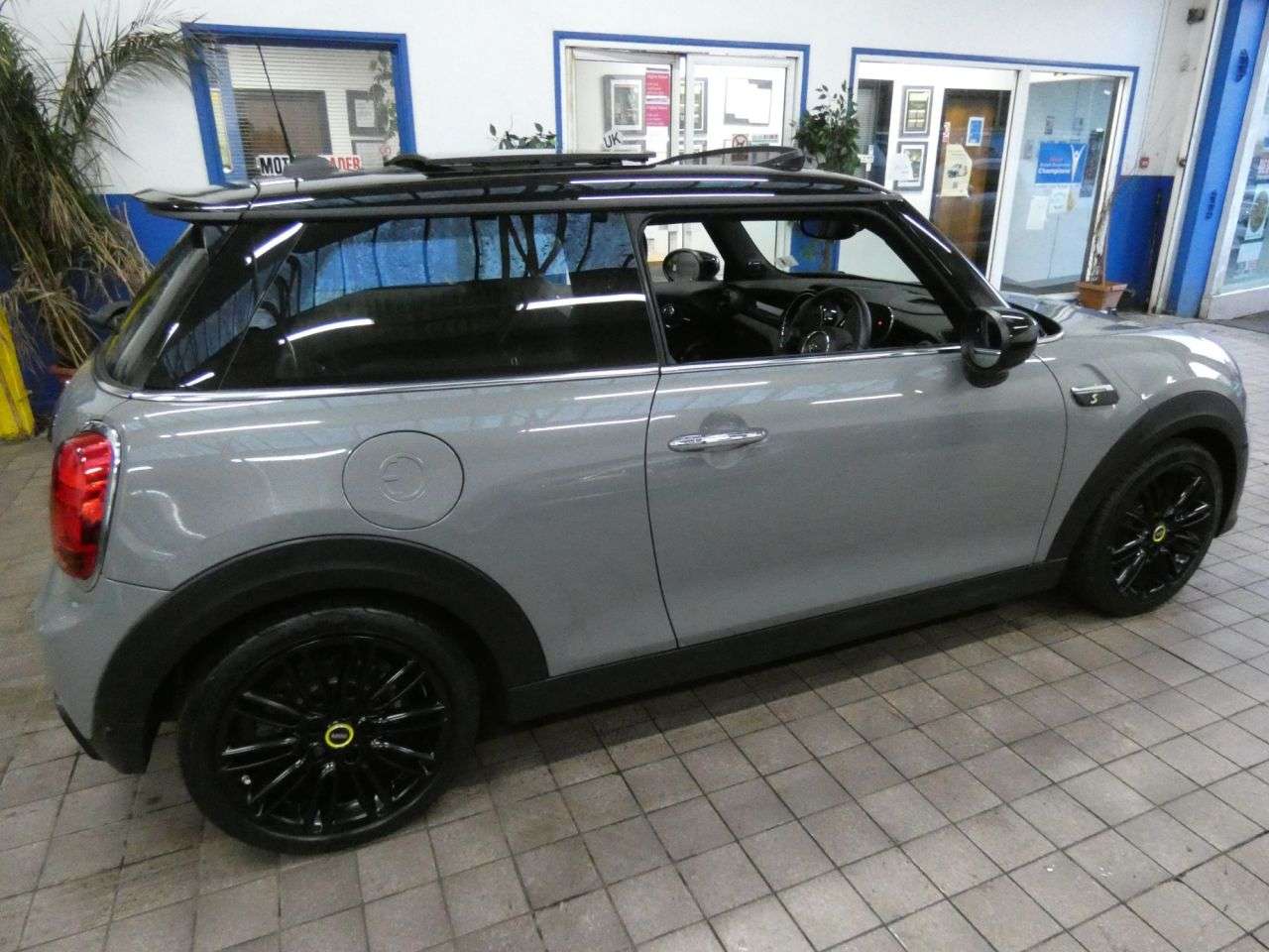 2021 MINI ELECTRIC HATCH 2021 MINI ELECTRIC HATCH