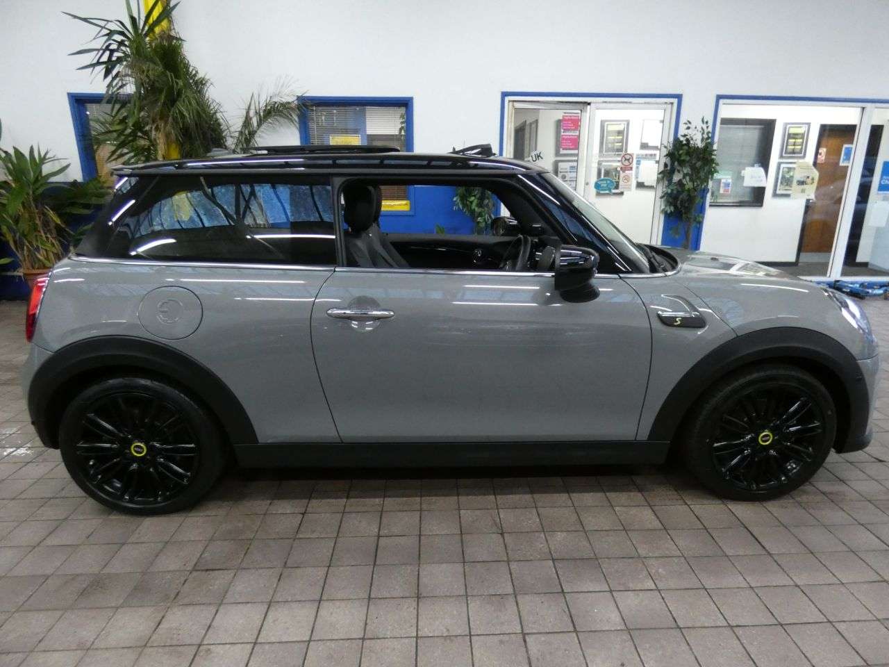 2021 MINI ELECTRIC HATCH 2021 MINI ELECTRIC HATCH