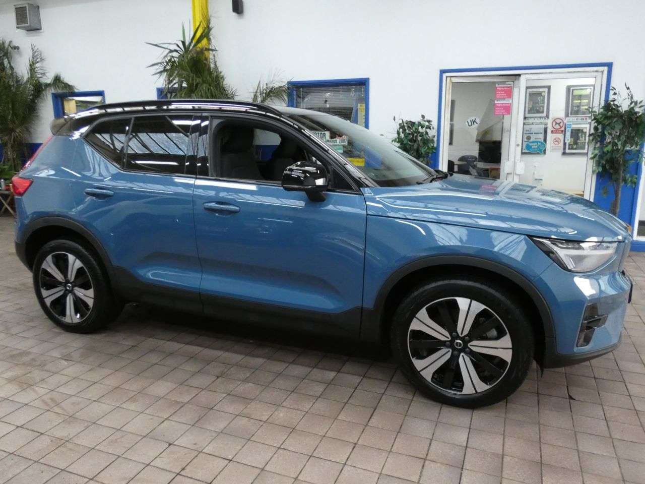2022 VOLVO XC40 2022 VOLVO XC40