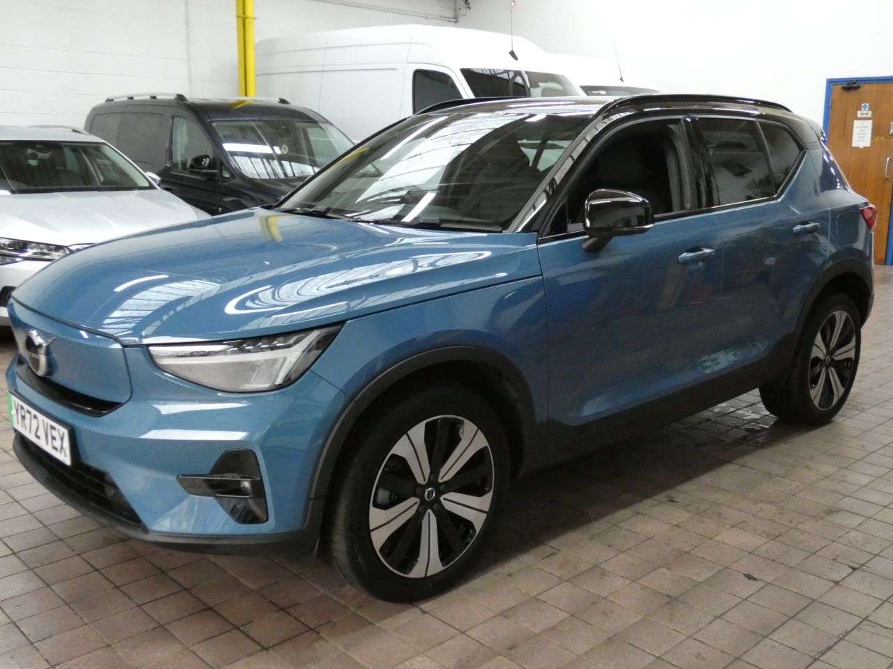 2022 VOLVO XC40 2022 VOLVO XC40